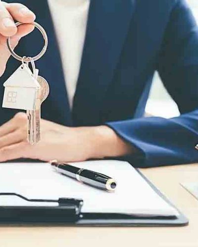 Cierre de operación inmobiliaria con entrega de llaves